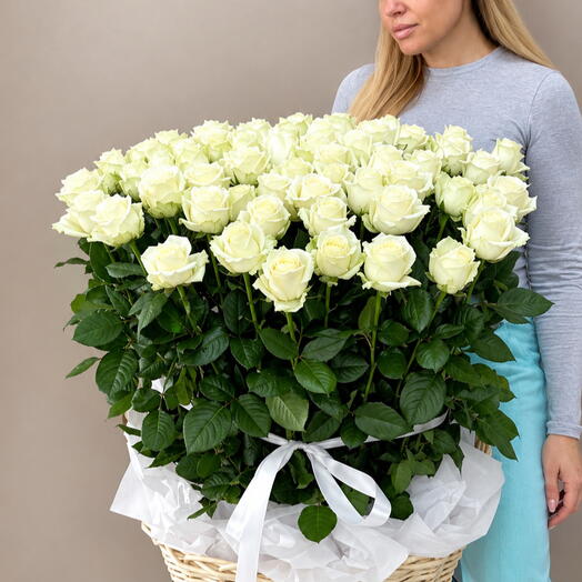 71 Роза белая в корзине