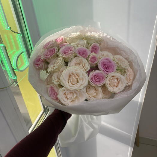 Букет сборный с кустовой розой