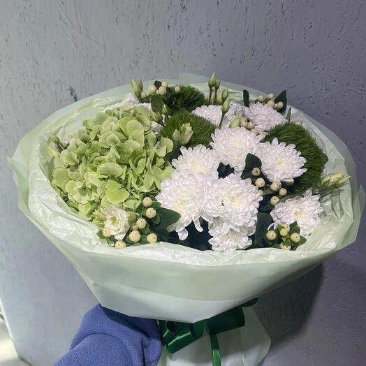 Сборный букет с гортензией и диантусом