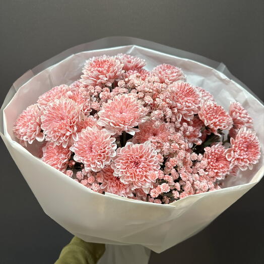 A bouquet of chrysanthemums is light
