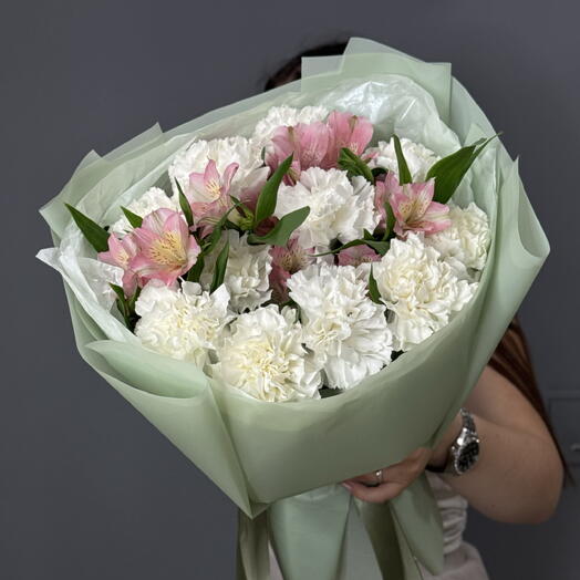 Букет из диантусов и альстромерий 💕