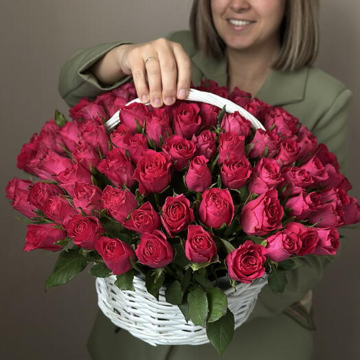 Корзина из 101 розы Кения 40 см Фуксия
