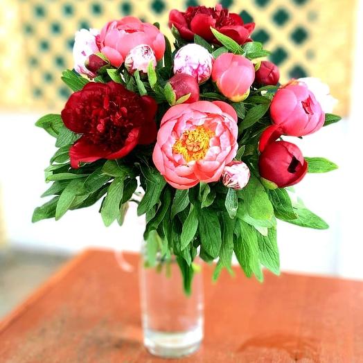 An armful of 15 peonies mix