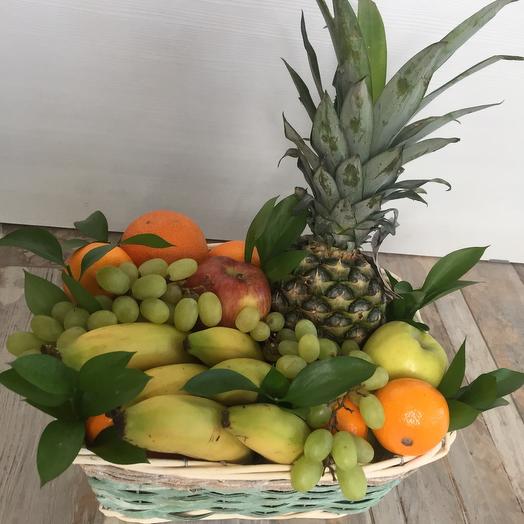 Una cesta de fruta