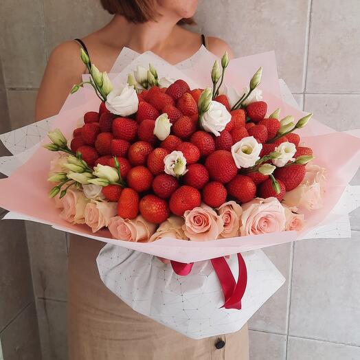 Bouquet of strawberries