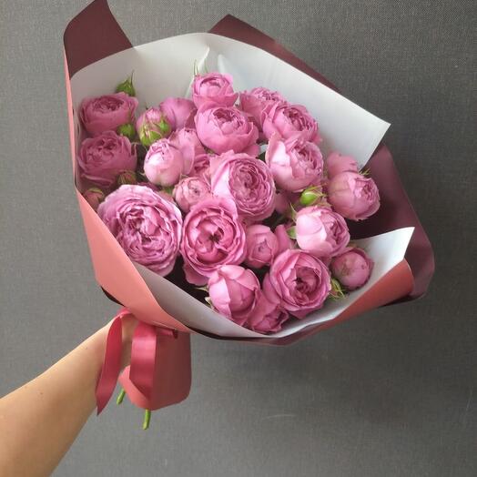 Peony-shaped roses in a package