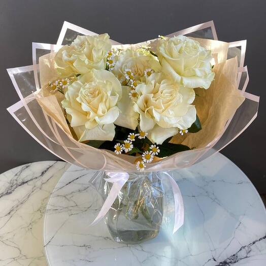 Белые французские розы