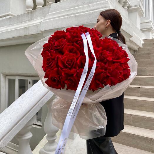 Прекрасный букет ажурных роз