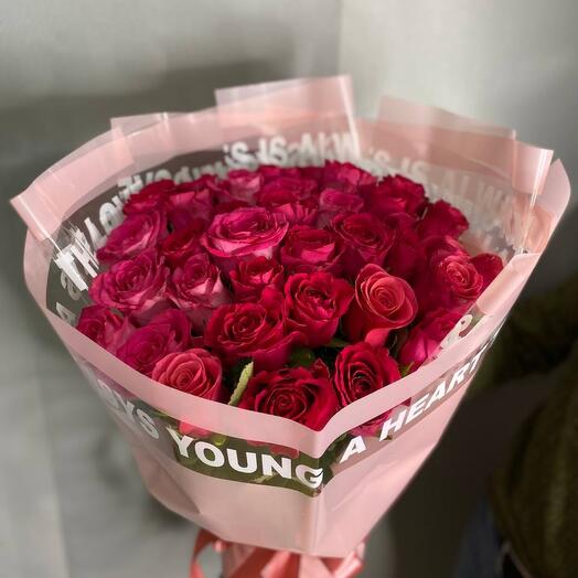 Bouquet of 25 crimson roses