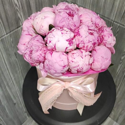19 pink peonies in a hatbox
