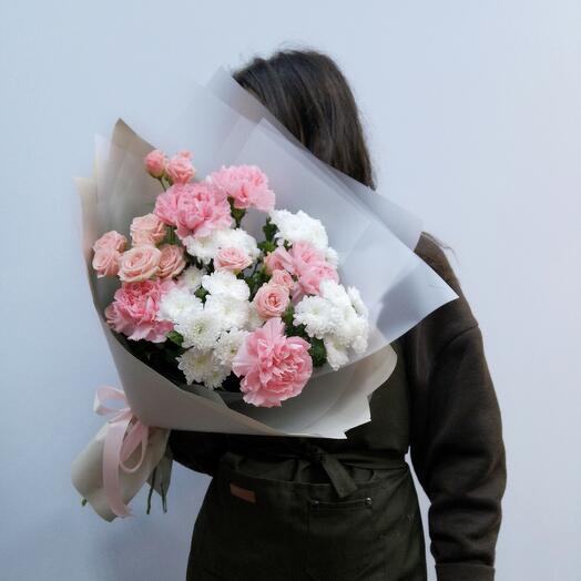 Bouquet "Mila" with bush rose, santini and dianthus