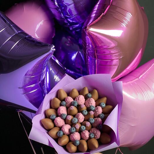 Букет из клубники в шоколаде с шарами «Сет Violet»