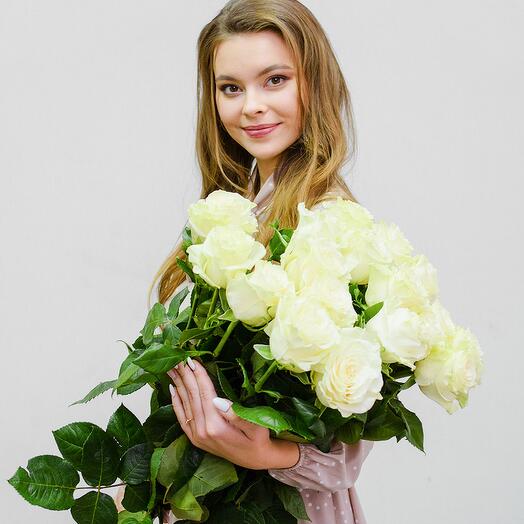 Bouquet of 19 white roses 80cm