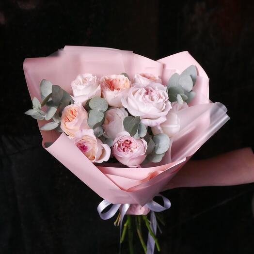 Bouquet of 9 peony-shaped roses with eucalyptus