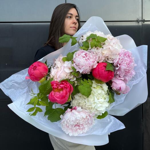 Роскошное сочетании пионов и гортензий 💞