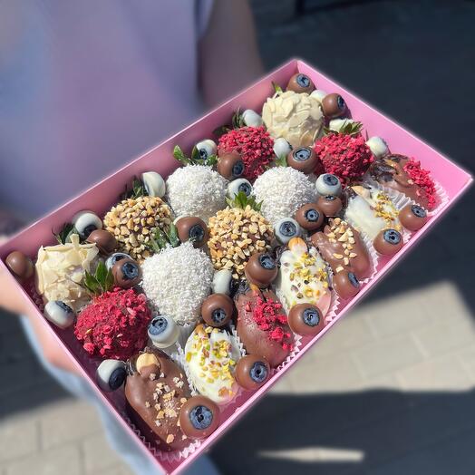Ассорти ягод в шоколаде