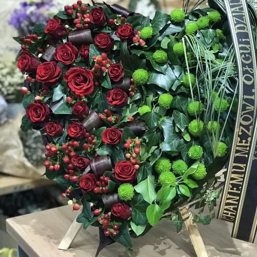 ramo funerario con forma de corazón