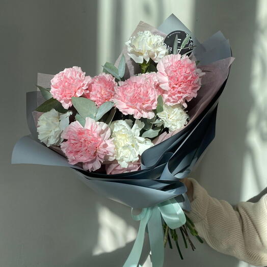 Hardy Dianthus with eucalyptus FT286