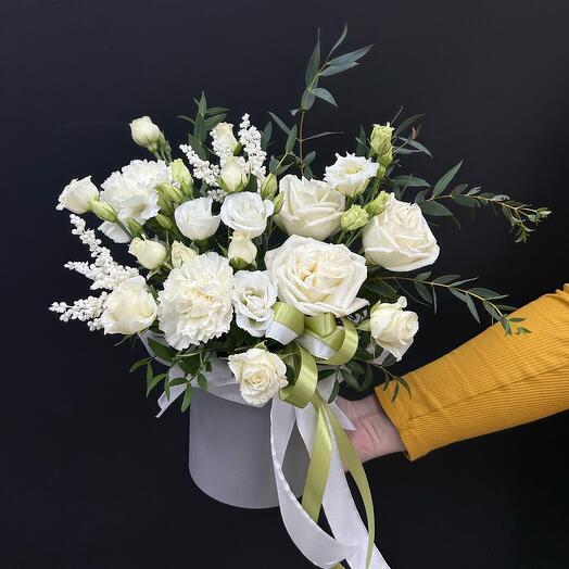 Floral arrangement in white and green