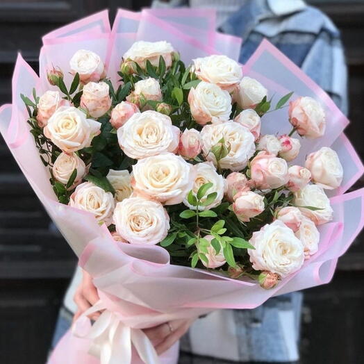 Букет цветов из пионовидных кустовых роз Бомбастик