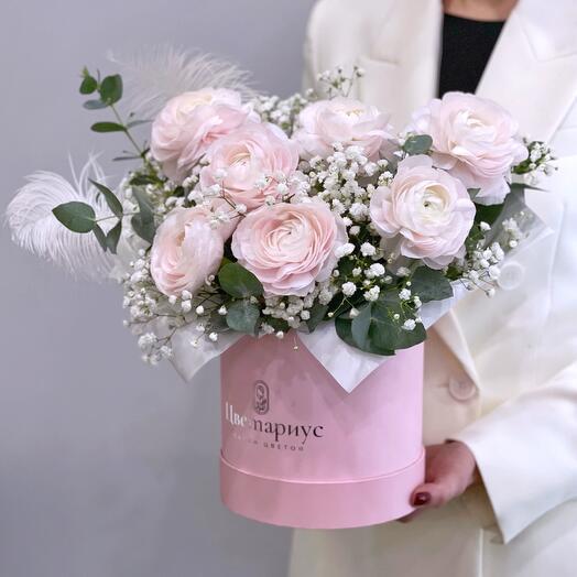 Ранункулюсы в шляпной коробке. Букет 062