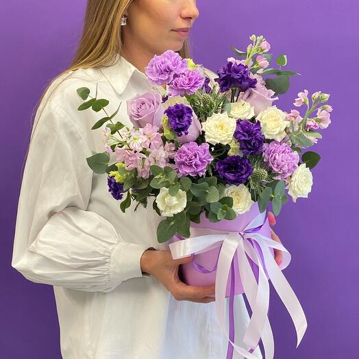 Коробка с фиолетовым лизиантусом «Ежевичный лимонад»