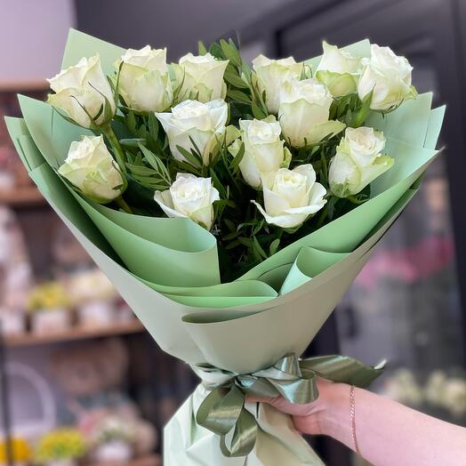 Bouquet of white Kenyan roses