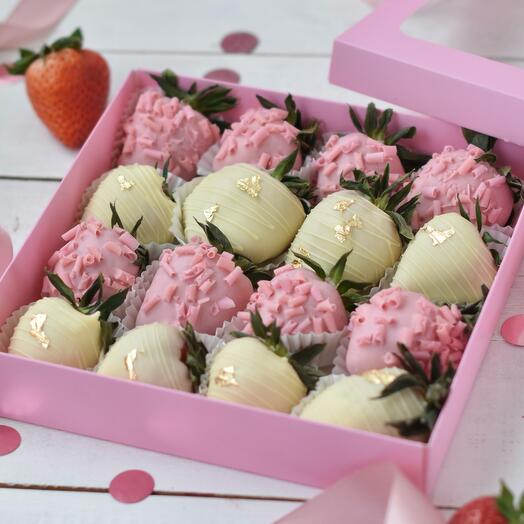 Клубника в бельгийском шоколаде Pink White