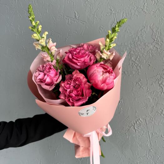 Pink bouquet with bright peony rose FT034
