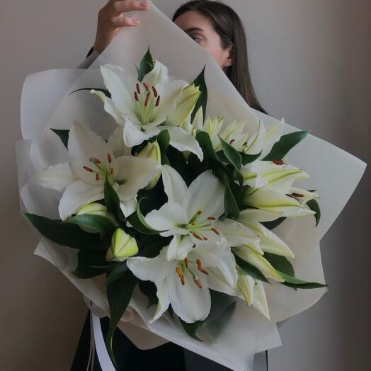 Bouquet of 5 lilies / Ufa Flowers / Flowers in Ufa / Ufa flower delivery