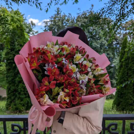 Букет из 19 альстромерий "Мирцен"