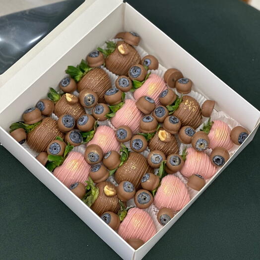 Fragole ricoperte di cioccolato / Strawberries in chocolate