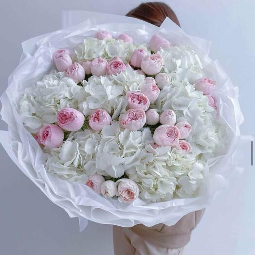 Букет премиум из гортензии и пионовидных роз