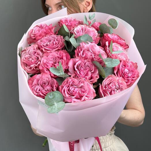 Monobucket of peony-shaped roses Country Blues