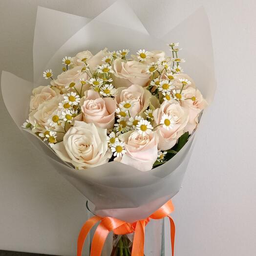 Ramo de rosas y tanacetum