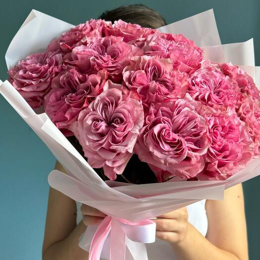A bouquet of roses. Garden roses
