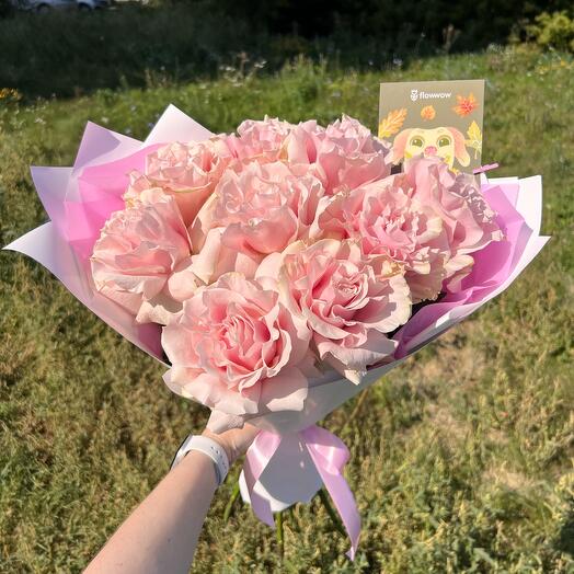 Французские розовые розы