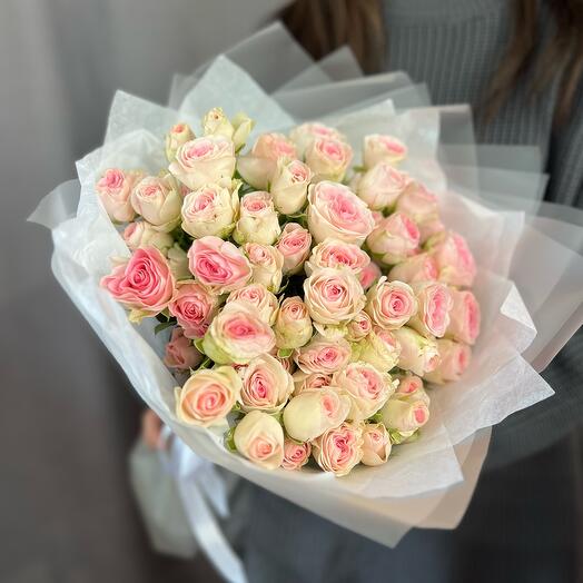 Ramo 9 rosas de arbusto de tono rosa suave en paquete
