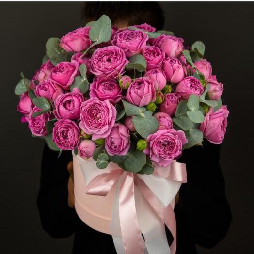 Пионовидные розы в коробке