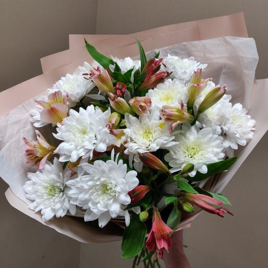 Delicate bouquet of white chrysanthemums and alstroemeria