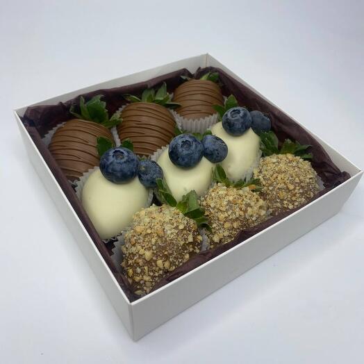 Set de fresas en chocolate "corazón del océano"