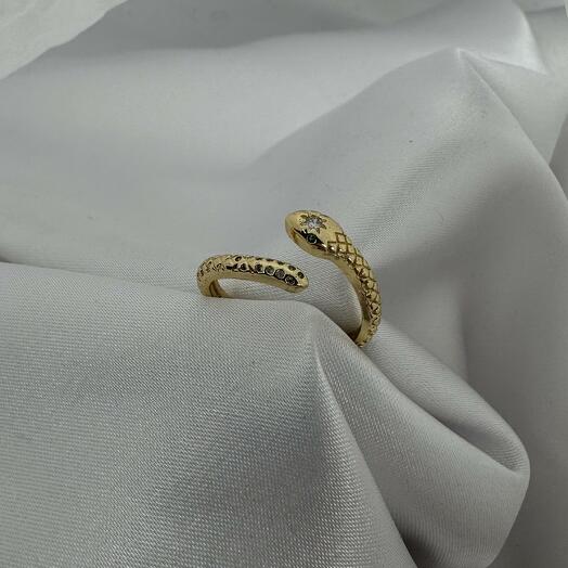 Anillo en forma de serpiente, color dorado, con circones