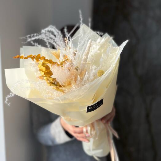 Букет сухоцветов нигелла, льна и камыша