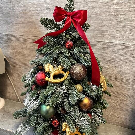 Елочка из нобилиса с гирляндой