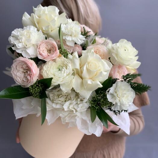 Композиция в коробке нежная 🌸