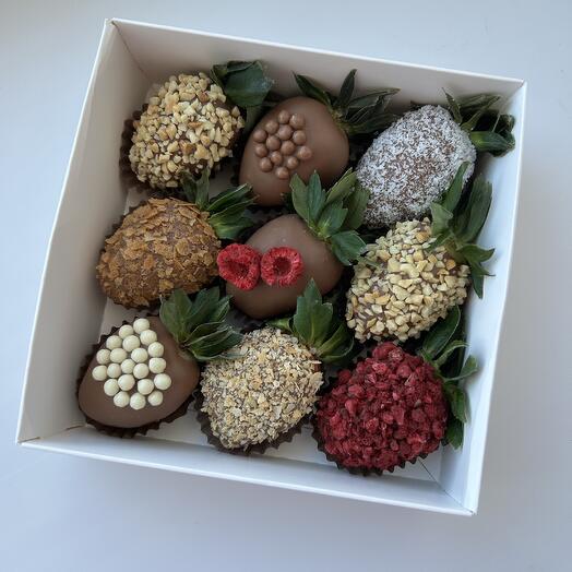 Chocolate-covered strawberries, 9 berries