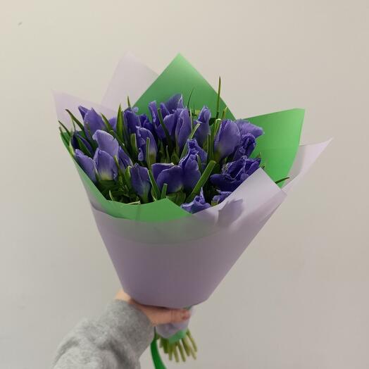 Букет из 15 синих ирисов