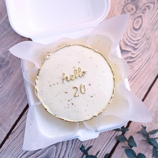Бенто-торт на день рождения 20 лет с золотой надписью Hello 20