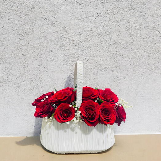 20 Red Roses in a Beautiful Basket – Perfect Floral Arrangement for Any Occasion