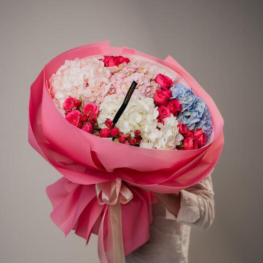 Нежный букет из гортензии